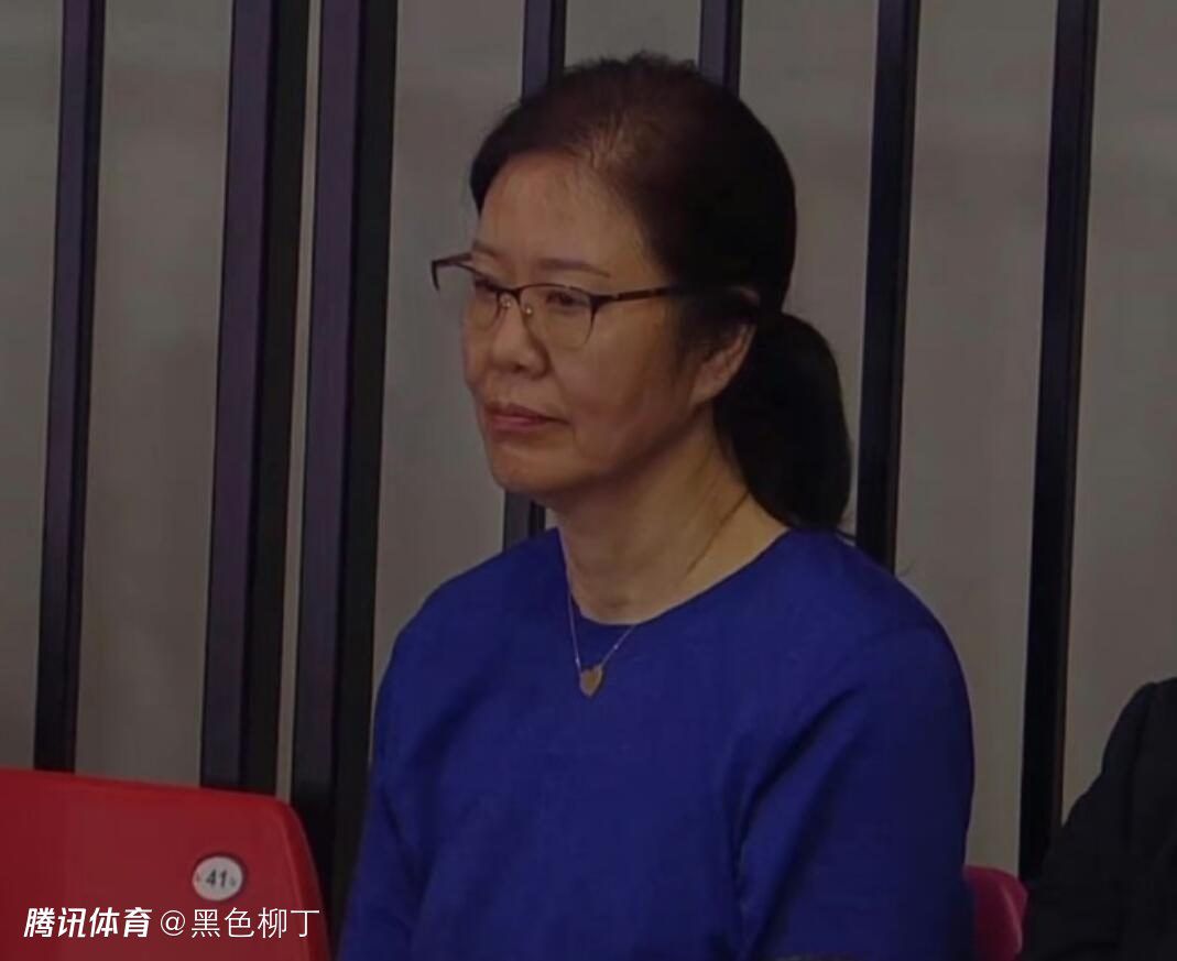 埋躲于心底的曩昔，跟着岁月，早已渐渐澹忘，但一次重遇，所有回想居然再次回来。此次，能好好掌控吗？儿时老友 Matias 和 Jeronimo，在一次开学前的情慾醒觉中，跟对方产生了超出友情的关係。Matias 的爸爸为了禁止这段关係成长，接管了一份远方的工作。Matias被迫分开小镇，跟 Jeronimo 隔离交往。十年以后，Matias 早已结识了女友，并决议回到小镇，介入嘉韶华会的盛事。谁料，他就在此时重遇 Jeronimo，二人爱火再度重燃，更越演越烈。此次，Matias 又会若何选择？
